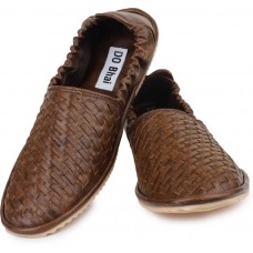 Deals, Discounts & Offers on Men Footwear - Do Bhai Mojaris  Men Footwear (Brown) 
