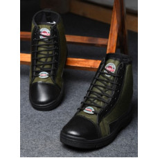 Deals, Discounts & Offers on Men - LIBERTYForest-22 Canvas Shoes For Men(Green)