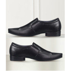 Deals and Offers on Men - BataSlip On For Men(Black) Deals, Discounts & Offers on Men - BataSlip On For Men(Black)