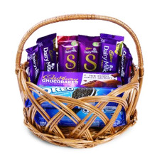 Deals and Offers on - Cadbury Special Treats Basket Chocolates and Biscuits Gift Pack, 660 g Deals, Discounts & Offers on - Cadbury Special Treats Basket Chocolates and Biscuits Gift Pack, 660 g