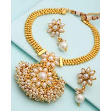 Deals, Discounts & Offers on Earings and Necklace - Upto 50% off on Designer Jewelry