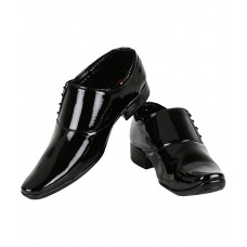 Deals, Discounts & Offers on Foot Wear - Flat 50% offer on Formal Shoes For Men