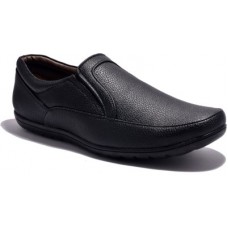 Deals, Discounts & Offers on Foot Wear - Flat 56% offer on Shoes